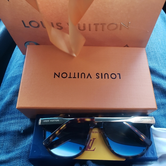 Leopard print Louis Vuitton Aviator Glasses (Unisex) - Picture 2 of 4